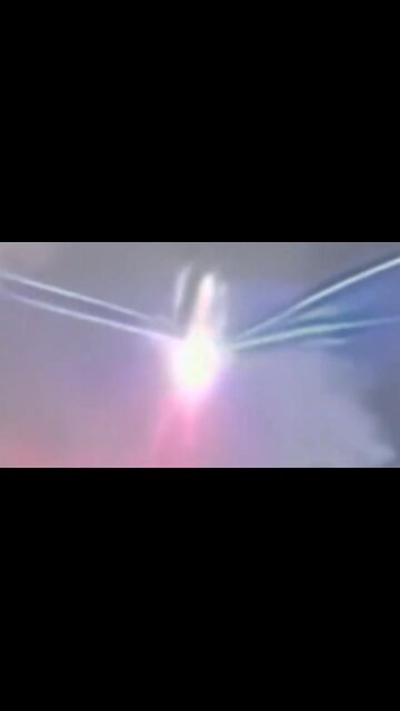 World News X - 🛸 UAP⧸🚀＂Ship-Like＂ UFO Spotted Over Canada &amp; U.S. Skies⁉️