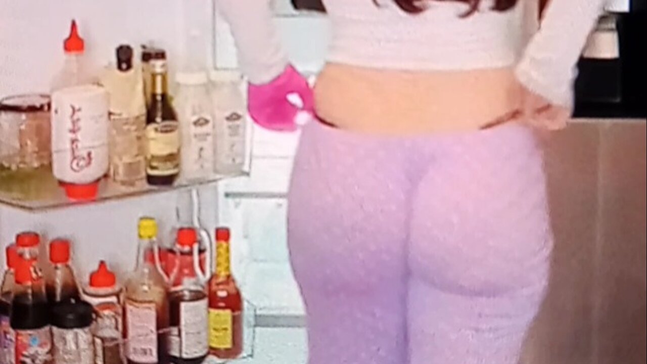 Streamer girl thong show