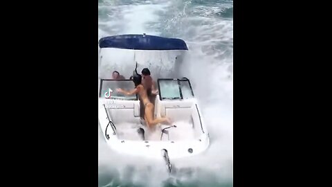 BOAT RIDING ON THE ROUGH SEAS🛟🌊🛥️📸CAN CAUSE BODILY HARM🌊🛥️🏊‍♀️💫