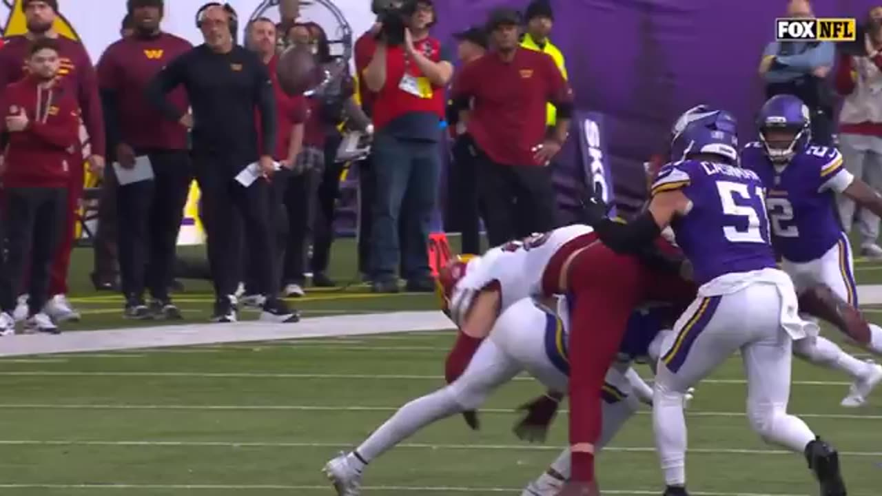 Commanders TE Zach Ertz in the medical tent with a leg injury