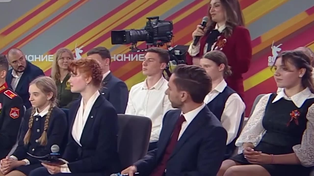 👋 Putin saluda inesperadamente en español