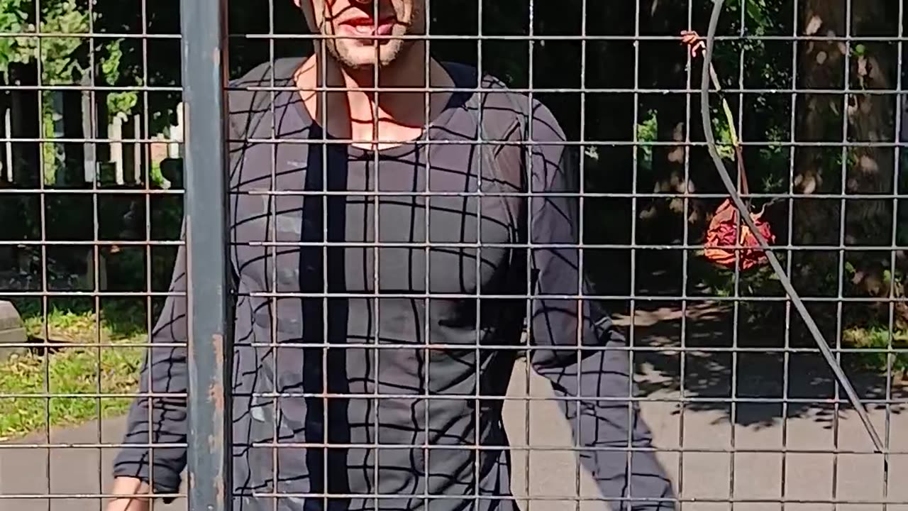 Seeking work at the fence