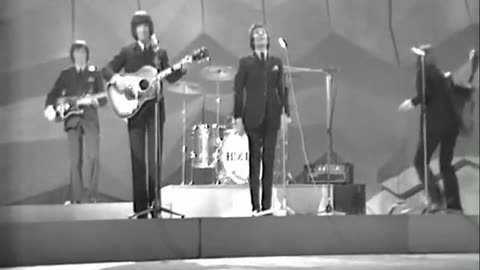 The Hollies - Carrie Anne