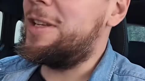 CHLAPI, CO KLEČÍ PŘED KRÁSKOU