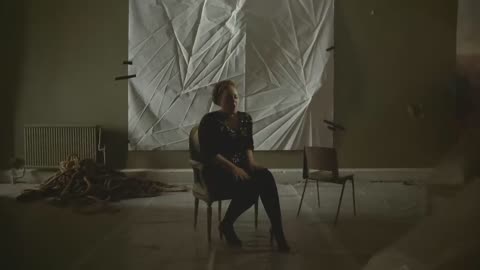 Adele rolllling in tha deep ( officin song )