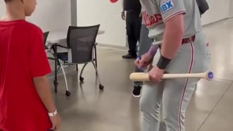 Bleacher Report - Phillies Surprise Young Fan After Home Run Ball Incident!