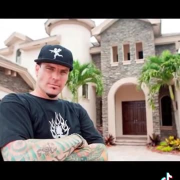 Celebrities who quit to get normal jobs. The last one though.