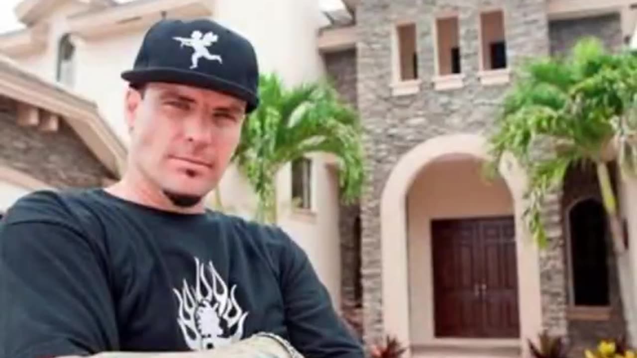 Celebrities who quit to get normal jobs. The last one though.