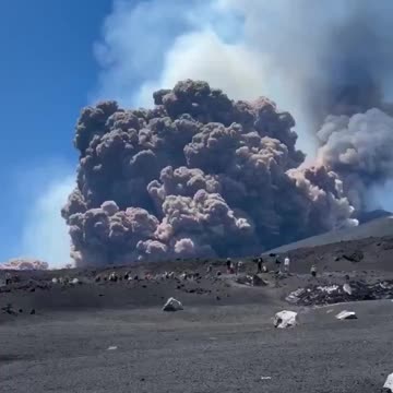 NOW - Mount Etna erupts, sending tourists fleeing