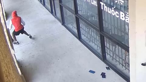 Violent Black Thug Attacks Woman Leaving Houston B of A
