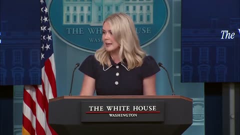 🚨🔥Karoline Leavitt reads a poll from the Washington Post..