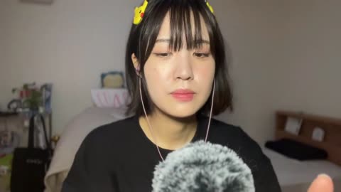 ASMR It seems that I actually have no intention of putting you to sleep... (mouth sounds no talking)