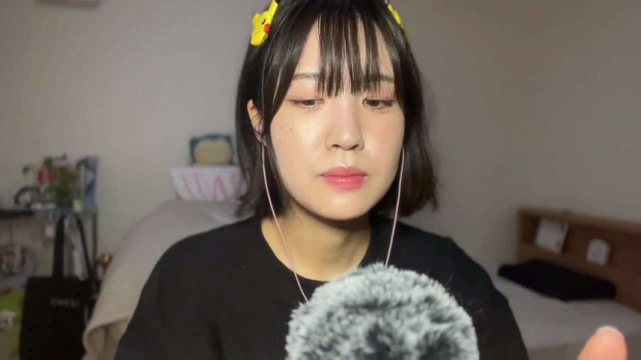 ASMR It seems that I actually have no intention of putting you to sleep... (mouth sounds no talking)