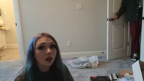 Heartbreaking. Abusive father harasses trans daughter 💔