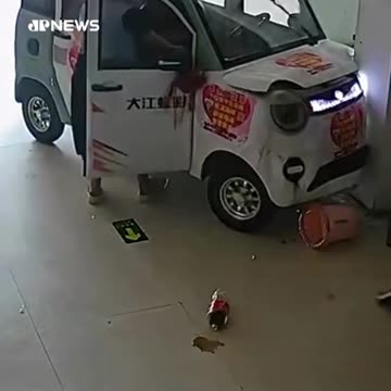 Little kid saved from getting hit 🙏❤️