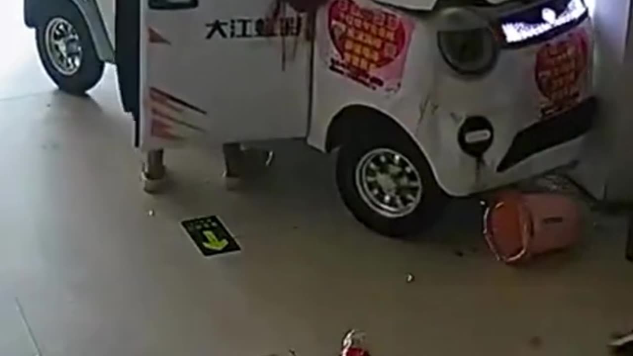 Little kid saved from getting hit 🙏❤️