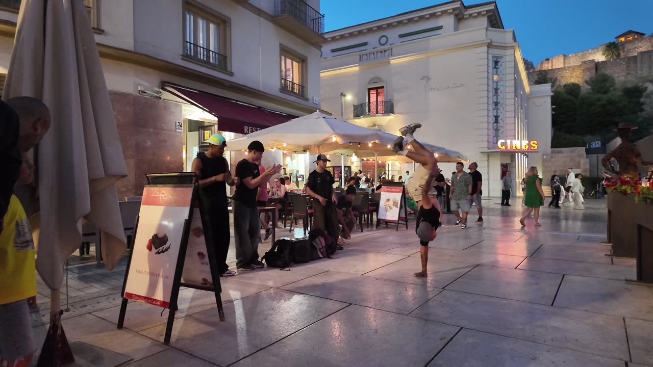 Dance, Acrobatics & Night Magic in Málaga