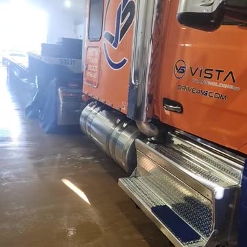 GETTIN HER CLEANED UP #ourtruckinglife #TRUCKING #reallifetruckers #truckdriver