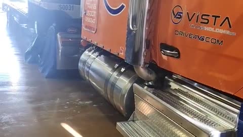 GETTIN HER CLEANED UP #ourtruckinglife #TRUCKING #reallifetruckers #truckdriver