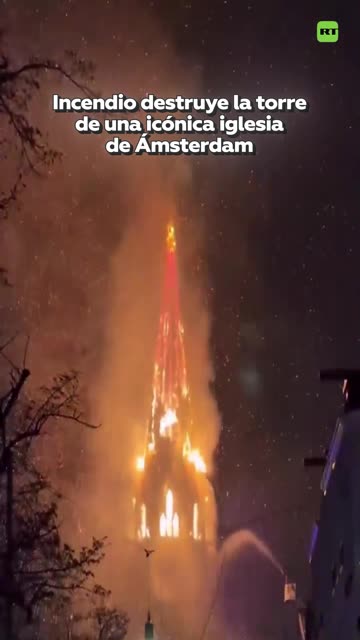 La torre de una iglesia famosa de Ámsterdam es devorada por un horrible incendio