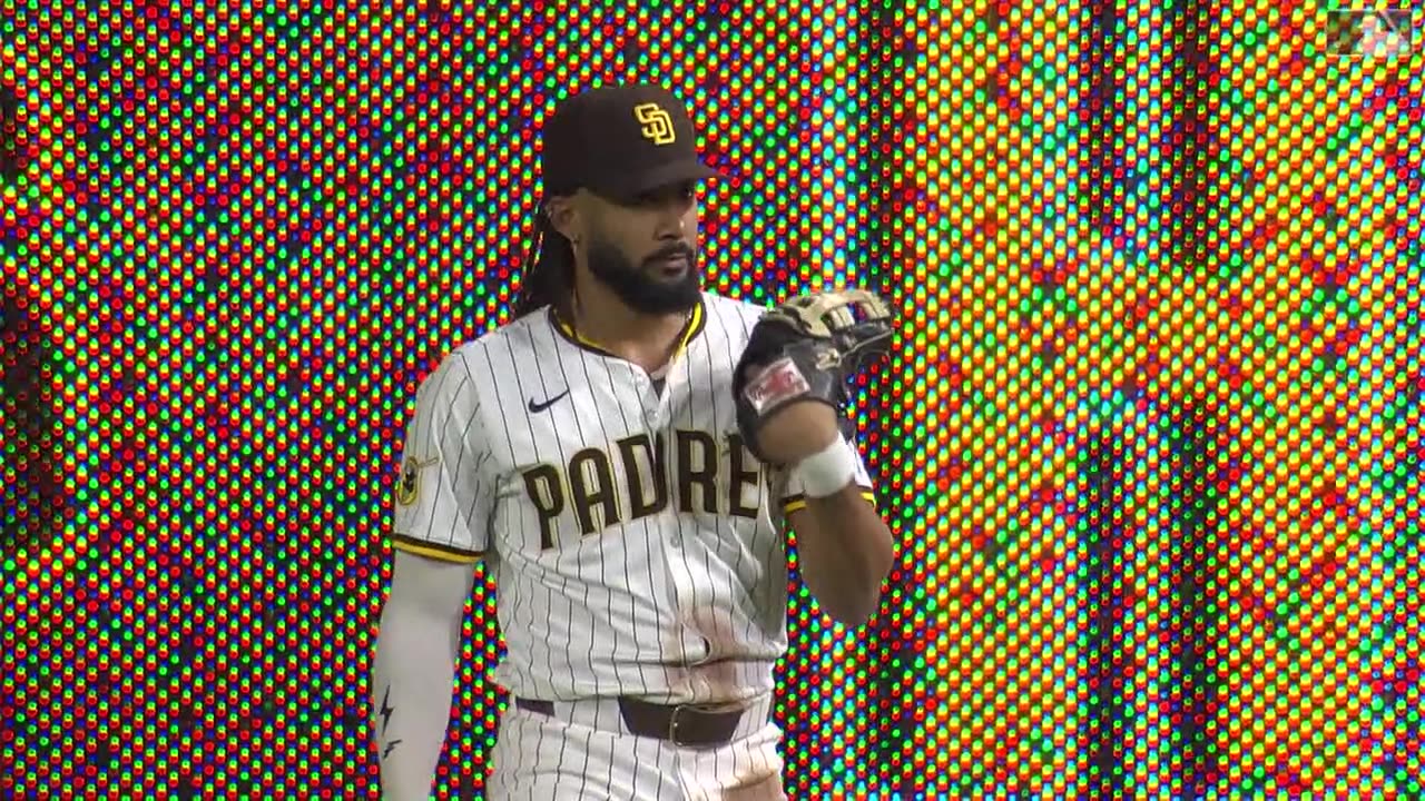 Fernando Tatis Jr. contra la pared y no con el madero