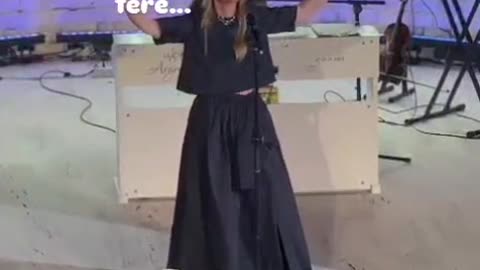 “Kisha vdekur, nuk e dija”, Anila Jole interpreton në festivalin e Gjergj Lekës