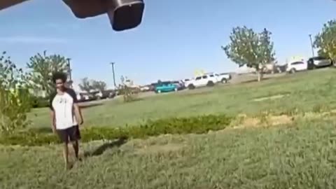 Muere un afroamericano desarmado por disparos policiales