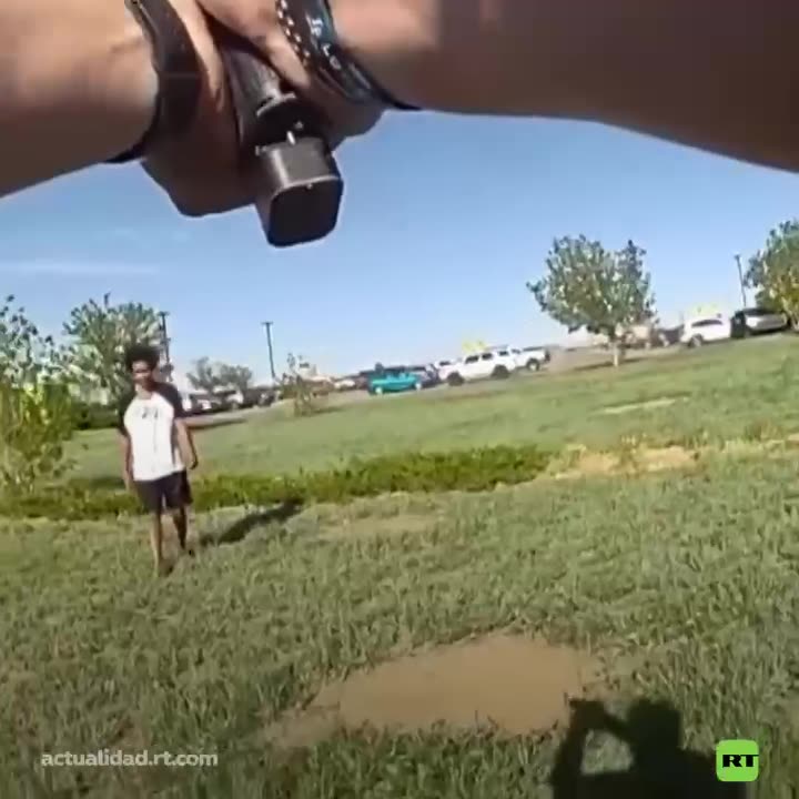 Muere un afroamericano desarmado por disparos policiales