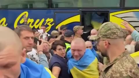 "Dad! Dad! Dad!" This is not just a meeting. This is a breath of freedom, tears of
