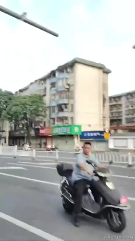 Chinese man cant stop himself