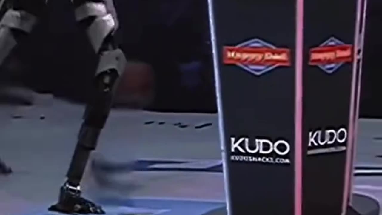Humanvs Robot See what happened?? 😮