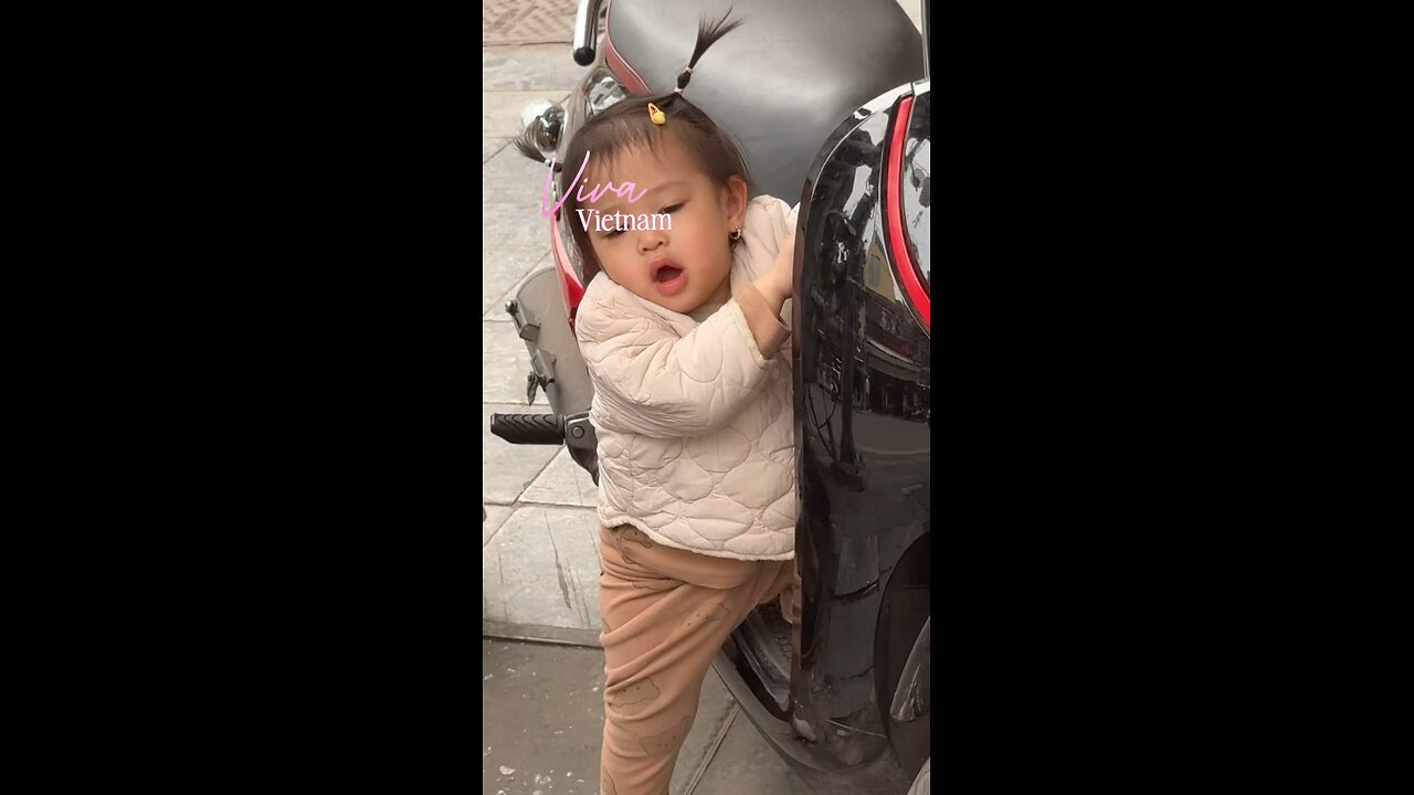 Beautiful Baby Playing In Intense Traffic Corner ! #vietnameseculture #beautifulbabychallenge