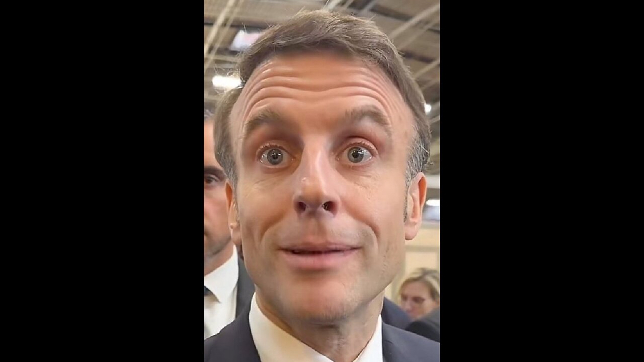 The mighty Macron strides proudly and reviews the troops! 🐕