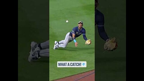 José Caballero lays out to keep it a one-run game in Boston 😯