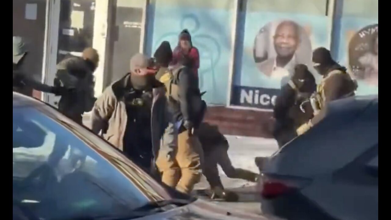 СРОЧНО: в Миннеаполисе сообщают острельбе с участием ICE — фактов пока нет, политизация уже началась