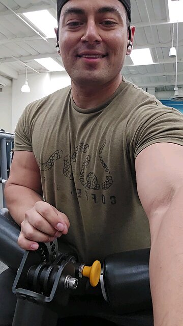 นั่งดึงลัตลง Lat pull down