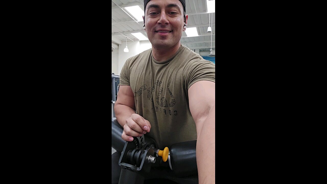 นั่งดึงลัตลง Lat pull down