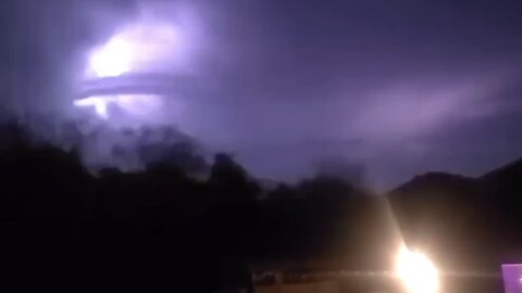 Lightning in Texas Reveals UFO