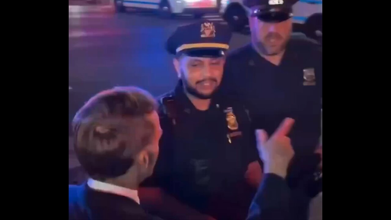 In New York, police stopped Macron's motorcade