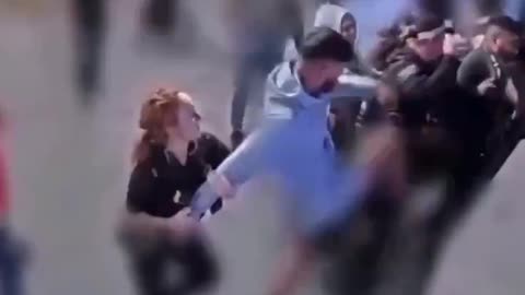 Pakistani national attacks Police in UK
