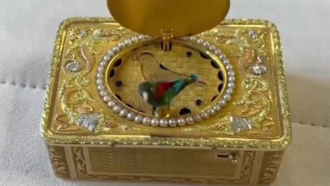 XIX century singing bird box, made in Switzerland by Frères Rochat.