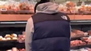 🐷We don't eat pork... Muslim migrant urinates on pork in a 🇫🇷French supermarket.