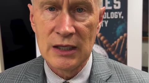 Experts say that COVID-19 vaccines are neither safe nor effective