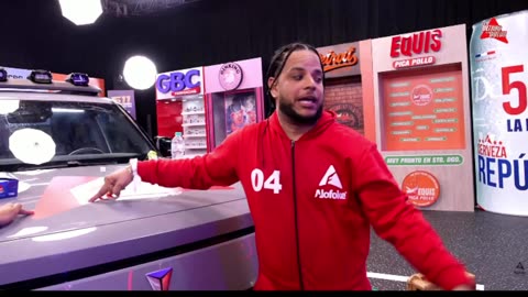 EL ÚLTIMO EN QUITAR LA MANO SE QUEDA CON UNA JEEPETA DEL AÑO