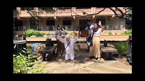 Nuestro Dios Asombroso Es