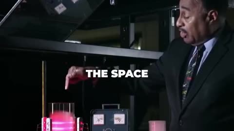 Physicist Dr. Ronald Mallett Demonstrates Exactly How to Build a Time Machine.