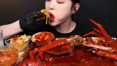 Spicy king crab, lobster, prawns, abalone and scallops Seafood master!