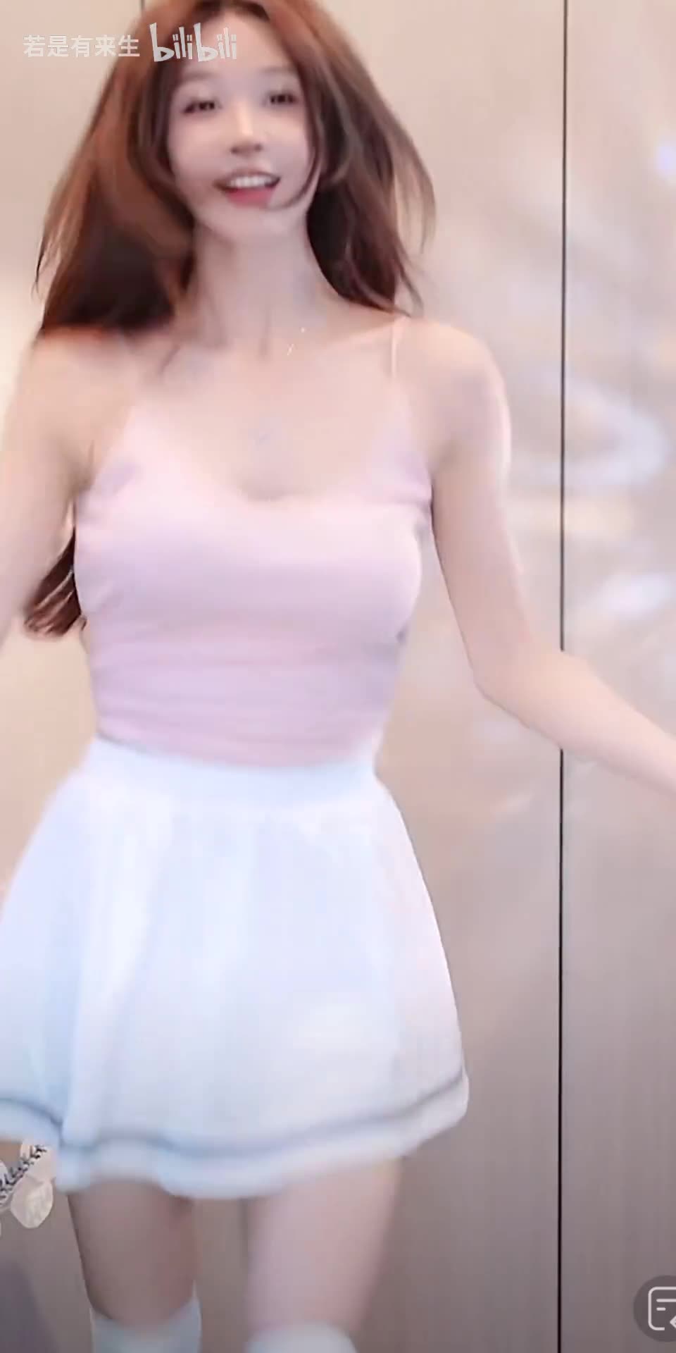 Light Ivory Pleated Skirt Passionate Street Dance | Daily Beauty EP 1231