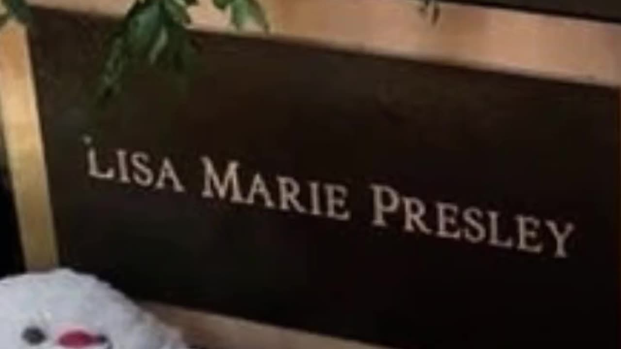 FAMOUS GRAVES - VOL. 101: LISA MARIE PRESLEY
