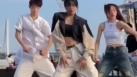 She Owns the Stage – Korean Girl Dance Performance 😍🔥 #DanceShorts